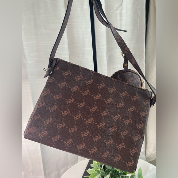 Nicole Miller Brown Crossbody Bag with Elegant Design and Coin Pouch - Picture 2 of 11